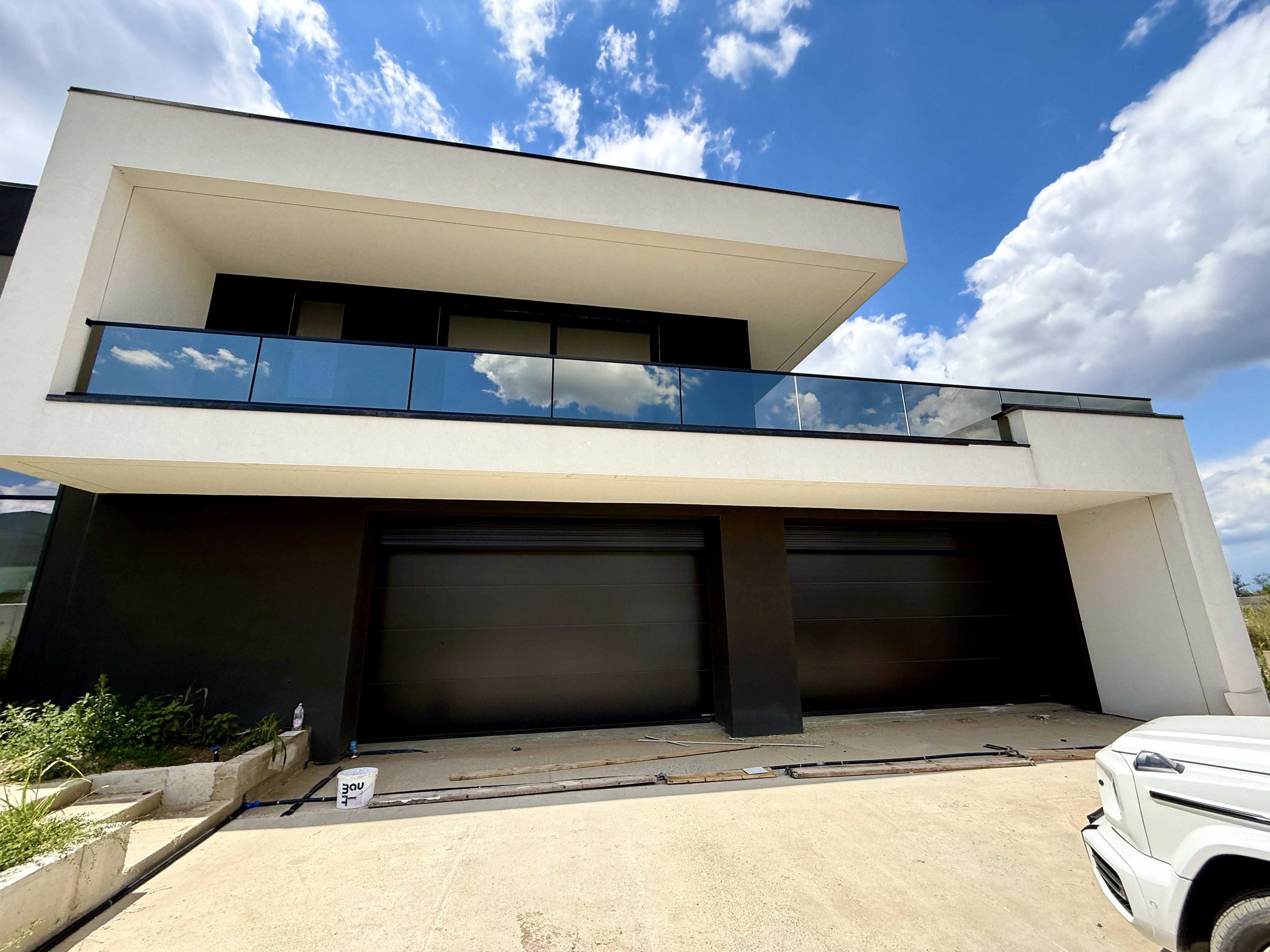 Modern Luxury Residence Miami-Inspired Minimalist Design 4
