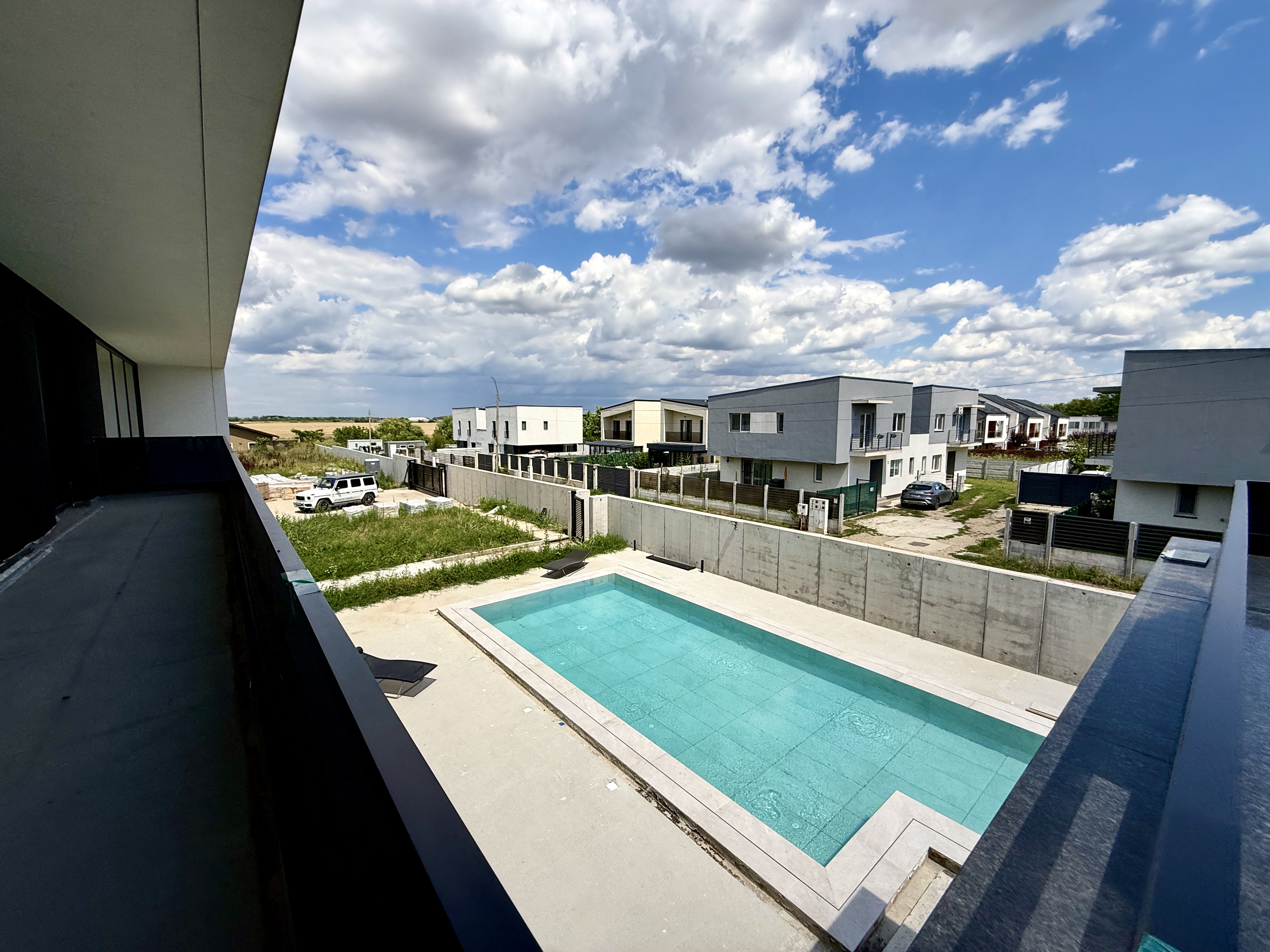 Modern Luxury Residence Miami-Inspired Minimalist Design 3