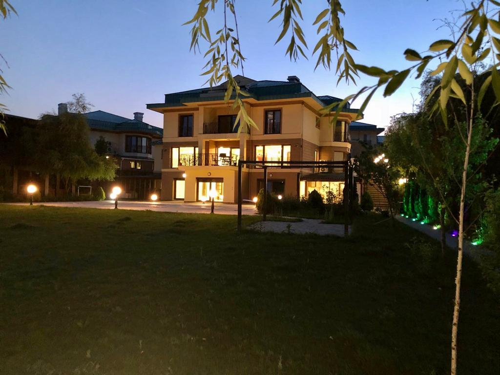 Luxury Villa || Heated Private Pool || Lake View || 8 Rooms for Sale 2